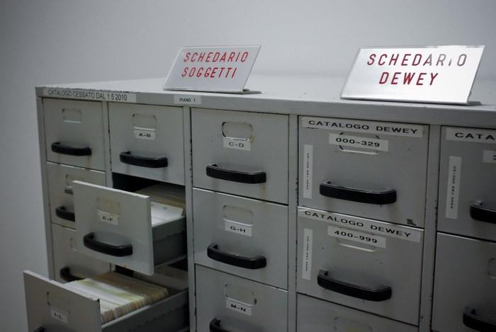 Gli schedari cartacei
